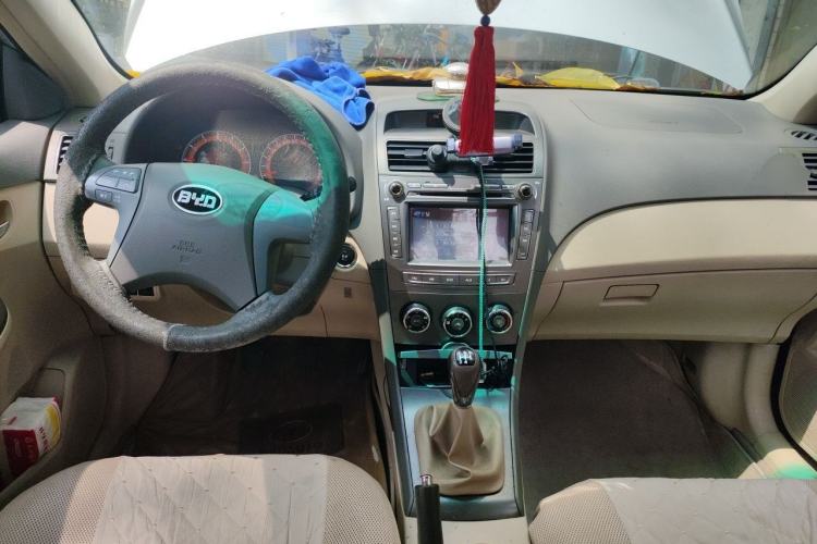 Used BYD L3 2012 1.5L Manual Luxury Version Center Console