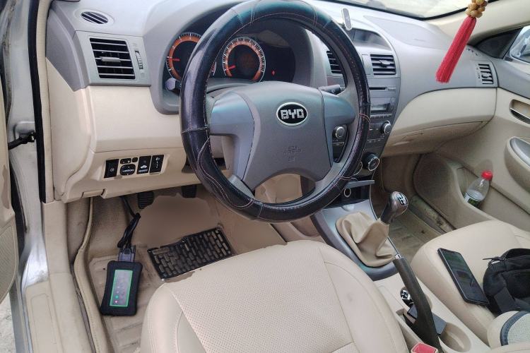 Used BYD L3 2012 1.5L Manual Comfort Edition Center Console