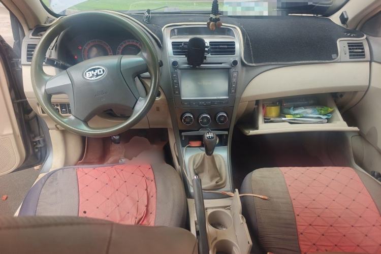 Used BYD L3 2012 1.5L Manual Comfort Edition Center Console