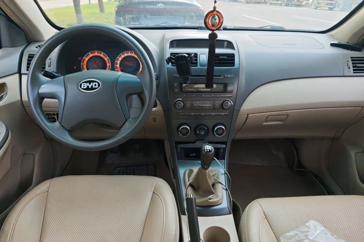 Used BYD L3 2012 1.5L Manual Comfort Edition Center Console