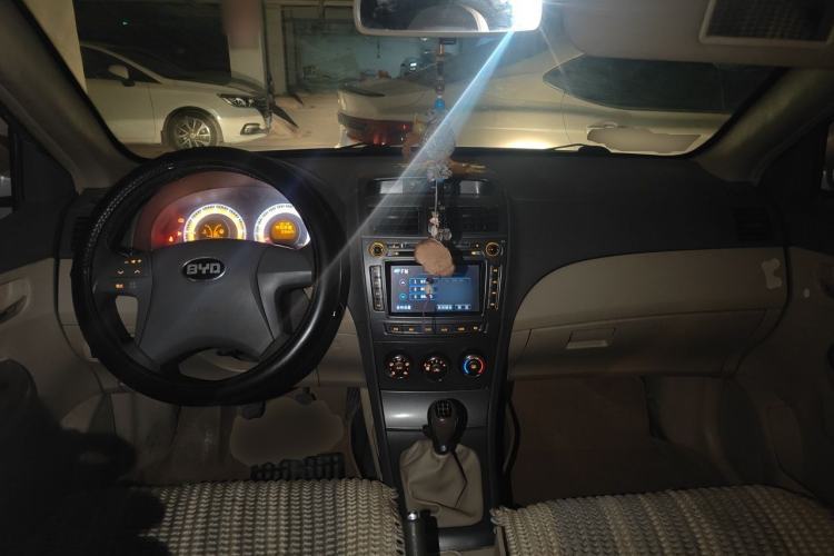 Used BYD L3 2012 1.5L Manual Luxury Version Center Console