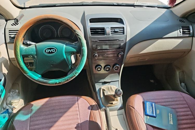 Used BYD L3 2012 1.5L Manual Comfort Edition Center Console