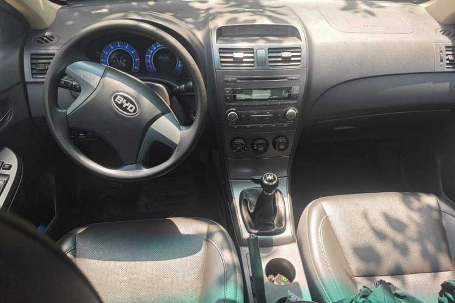 Used BYD L3 2012 1.5L Manual Comfort Edition Center Console