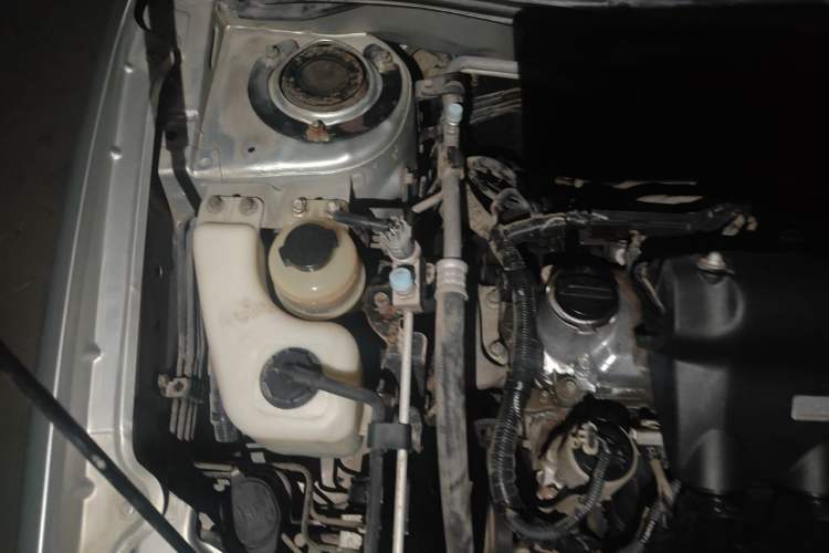 Used BYD L3 2012 1.5L Manual Luxury Version Engine Bay Right