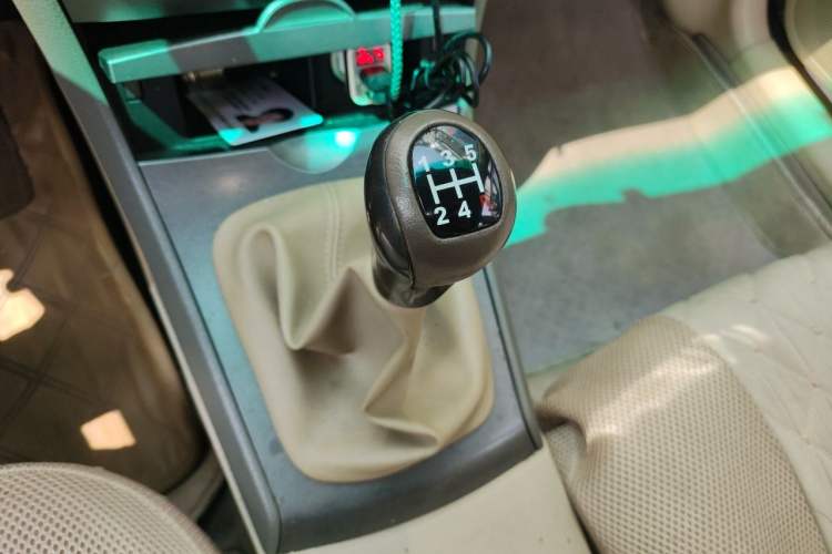 Used BYD L3 2012 1.5L Manual Luxury Version Gear Lever