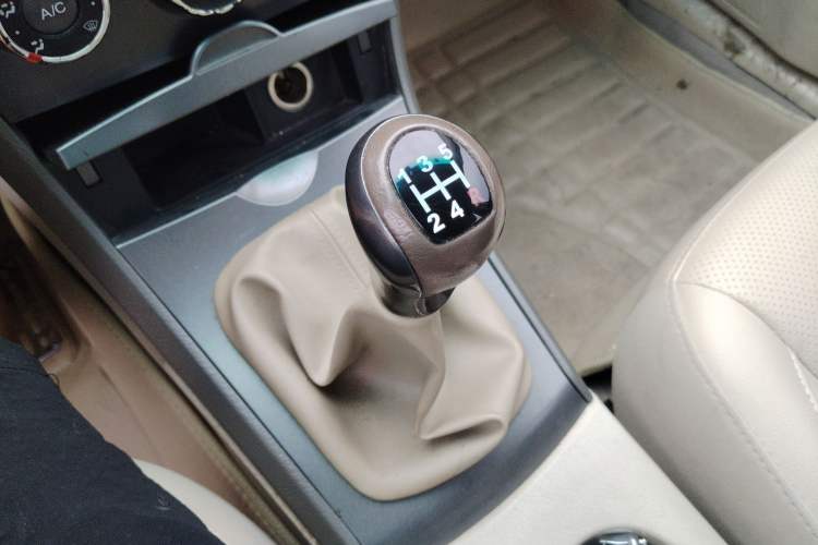 Used BYD L3 2012 1.5L Manual Comfort Edition Gear Lever