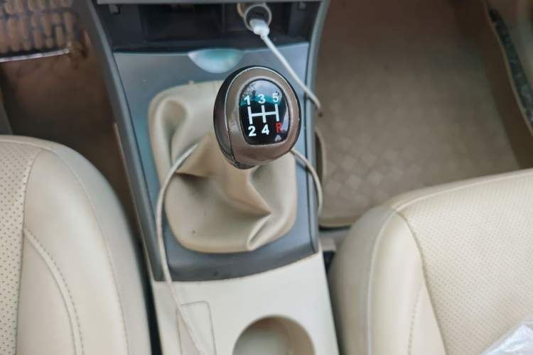 Used BYD L3 2012 1.5L Manual Comfort Edition Gear Lever