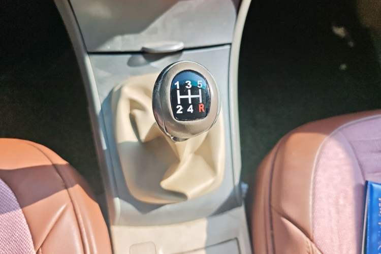Used BYD L3 2012 1.5L Manual Comfort Edition Gear Lever