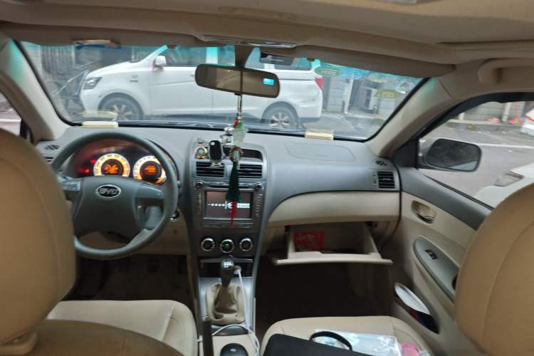 Used BYD L3 2012 1.5L Manual Luxury Version Headliner