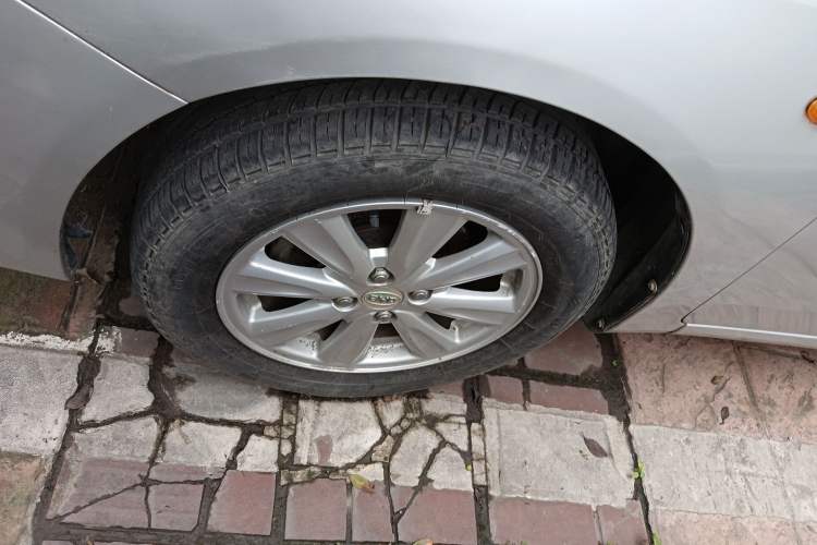 Used BYD L3 2012 1.5L Manual Comfort Edition Left Front Wheel Hub