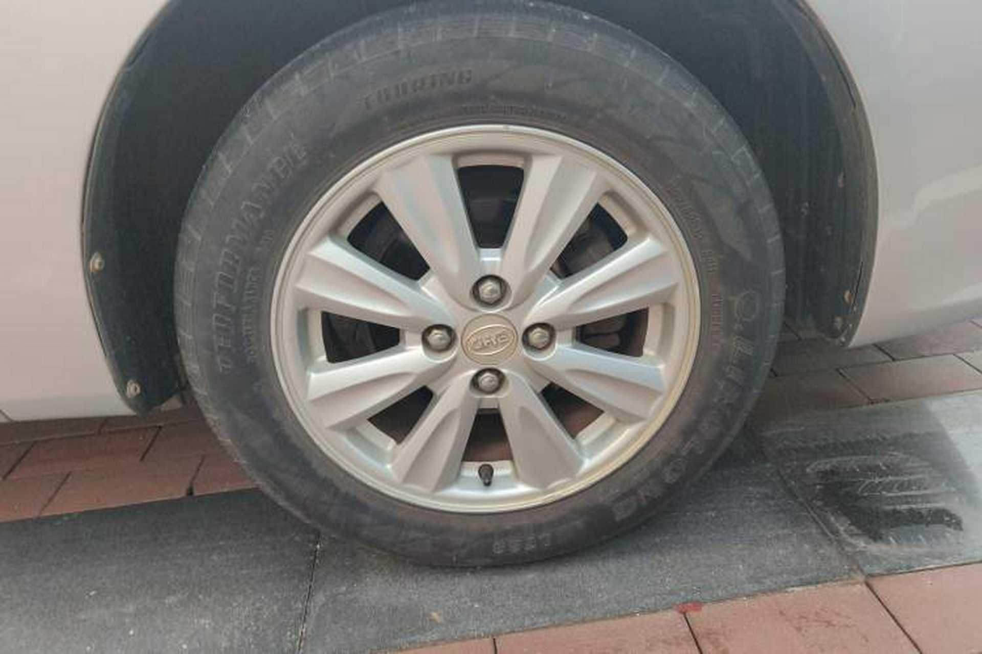 Used BYD L3 2012 1.5L Manual Luxury Version Right Front Wheel Hub