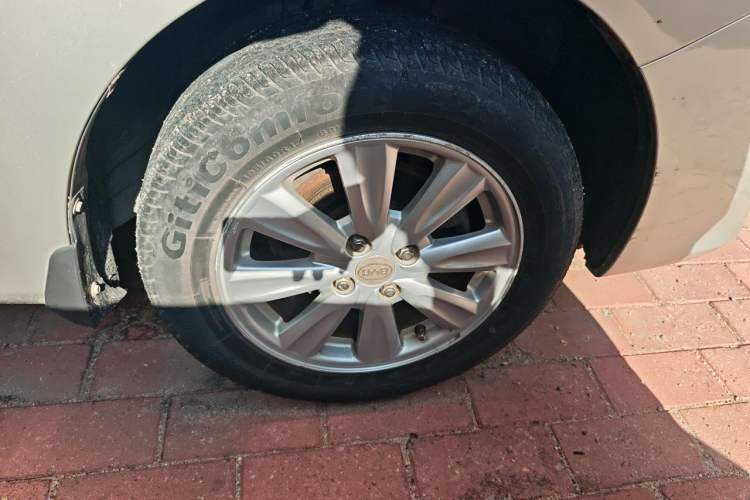 Used BYD L3 2012 1.5L Manual Comfort Edition Right Front Wheel Hub