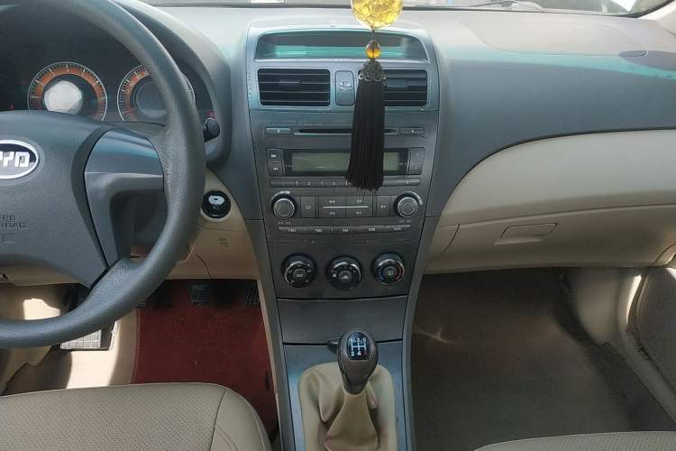Used BYD L3 2012 1.5L Manual Comfort Edition Audio And AC Panel
