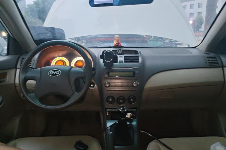 Used BYD L3 2012 1.5L Manual Comfort Edition Center Console