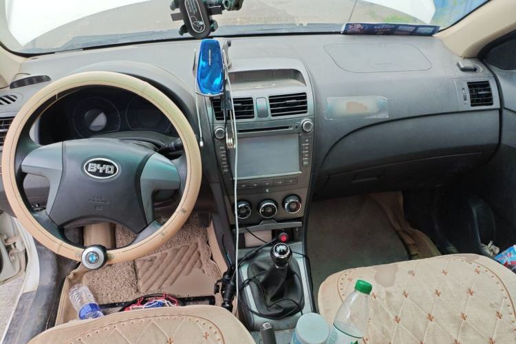 Used BYD L3 2012 1.5L Manual Comfort Edition Center Console