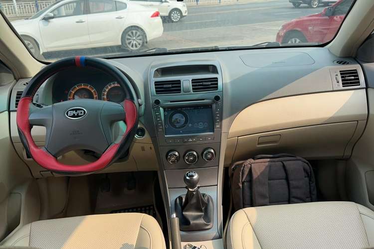 Used BYD L3 2012 1.5L Manual Comfort Edition Center Console