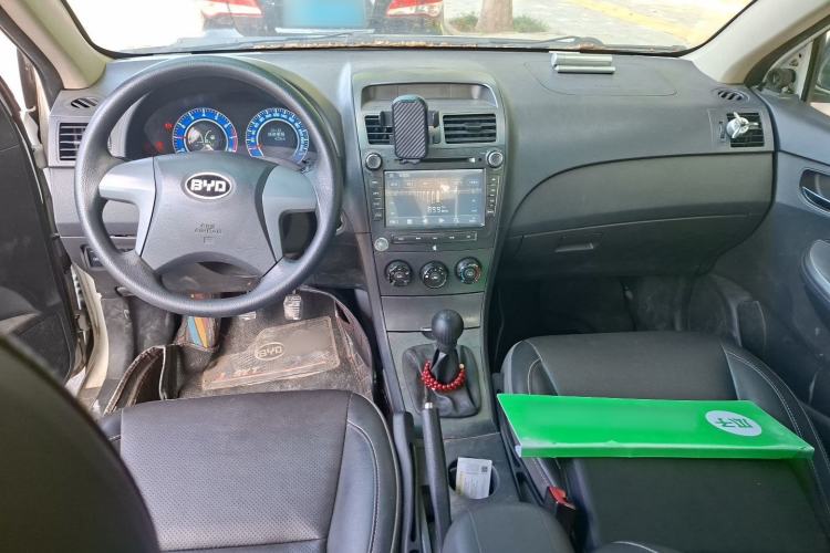Used BYD L3 2012 1.5L Manual Comfort Edition Center Console