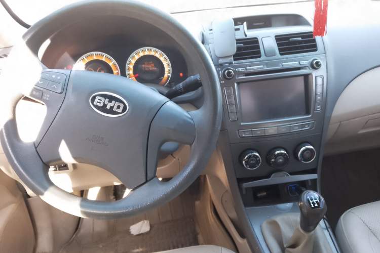 Used BYD L3 2012 1.5L Manual Luxury Version Center Console