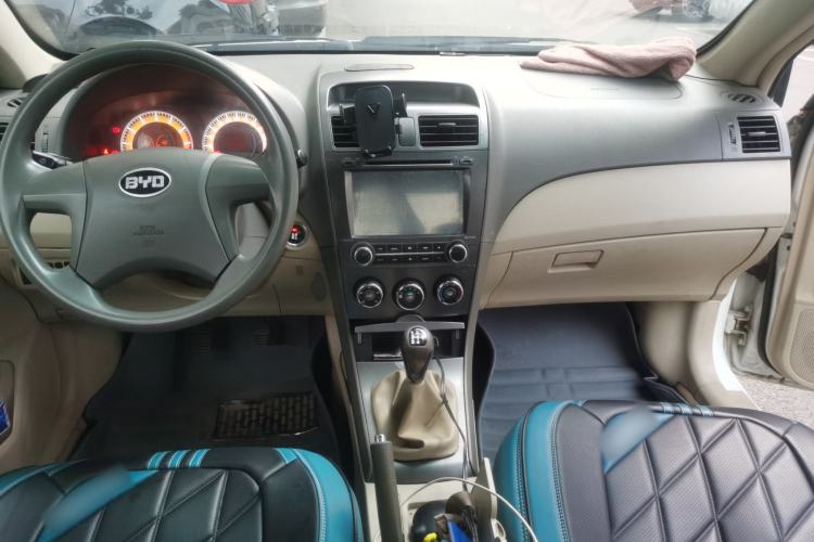 Used BYD L3 2012 1.5L Manual Comfort Edition Center Console