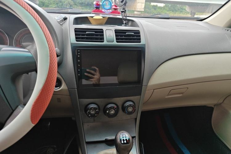 Used BYD L3 2012 1.5L Manual Comfort Edition Center Console
