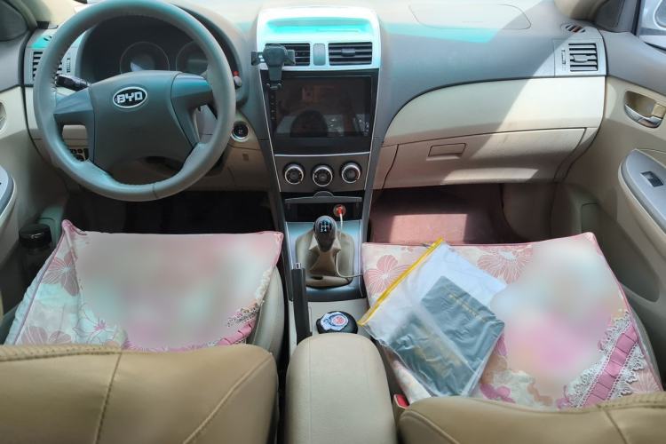 Used BYD L3 2012 1.5L Manual Comfort Edition Center Console