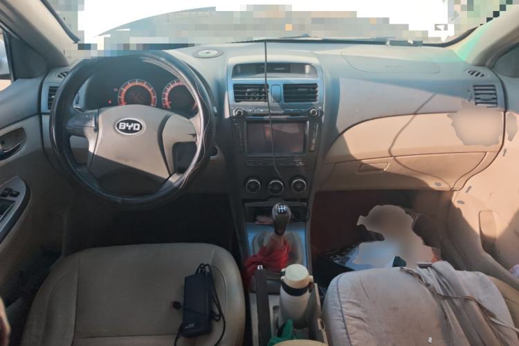 Used BYD L3 2012 1.5L Manual Luxury Version Center Console