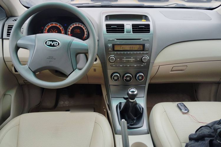 Used BYD L3 2012 1.5L Manual Comfort Edition Center Console