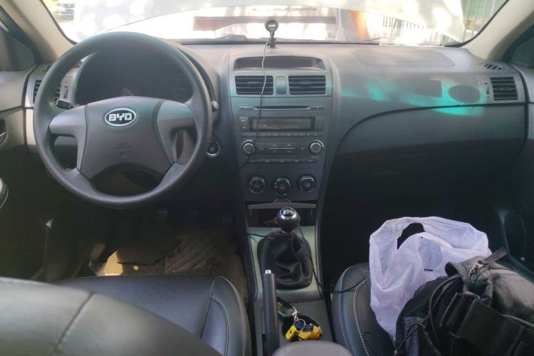Used BYD L3 2012 1.5L Manual Comfort Edition Center Console