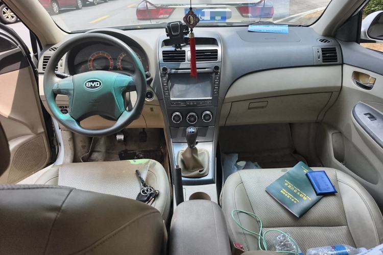 Used BYD L3 2012 1.5L Manual Comfort Edition Center Console