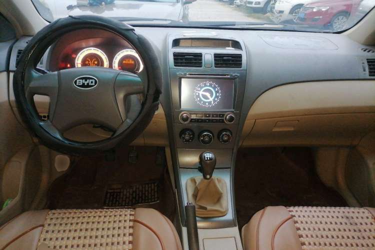 Used BYD L3 2012 1.5L Manual Comfort Edition Center Console