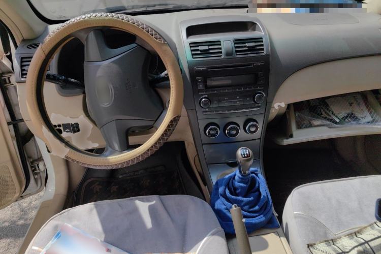 Used BYD L3 2012 1.5L Manual Comfort Edition Center Console