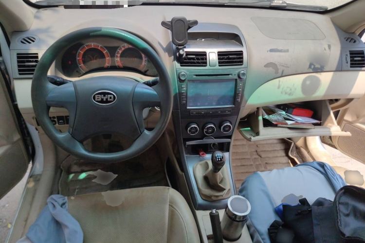Used BYD L3 2012 1.5L Manual Comfort Edition Center Console