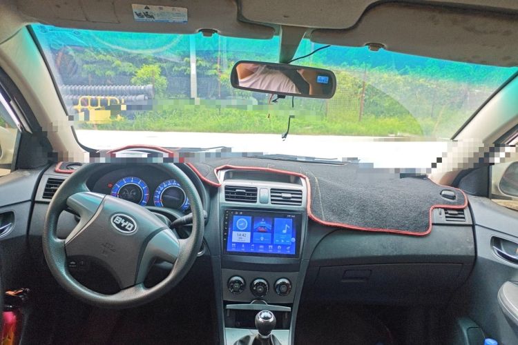 Used BYD L3 2012 1.5L Manual Comfort Edition Center Console
