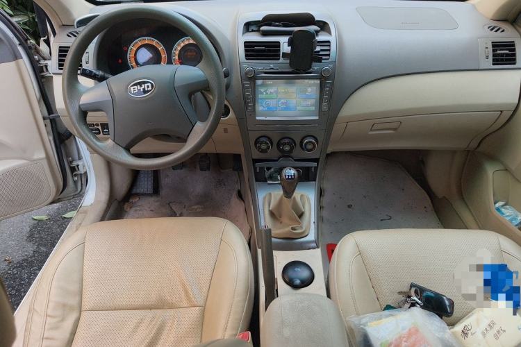 Used BYD L3 2012 1.5L Manual Comfort Edition Center Console