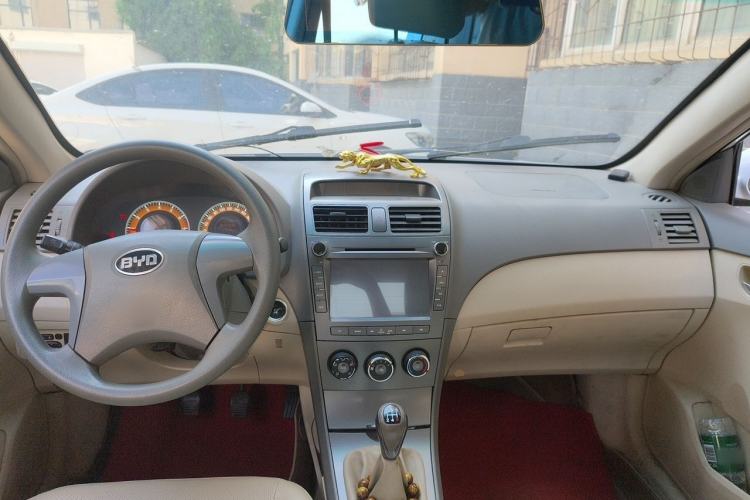 Used BYD L3 2012 1.5L Manual Comfort Edition Center Console