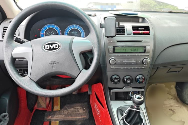 Used BYD L3 2012 1.5L Manual Comfort Edition Center Console