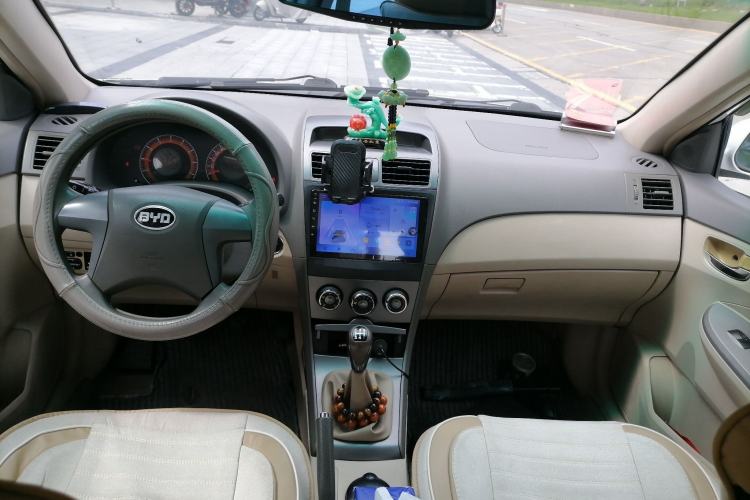 Used BYD L3 2012 1.5L Manual Comfort Edition Center Console