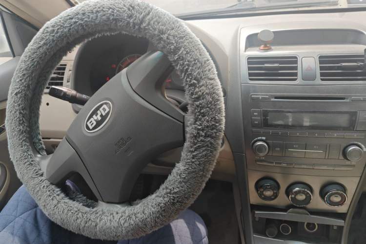 Used BYD L3 2012 1.5L Manual Comfort Edition Center Console