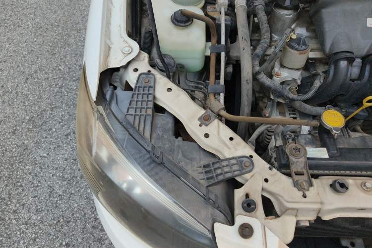 Used BYD L3 2012 1.5L Manual Comfort Edition Engine Bay Right