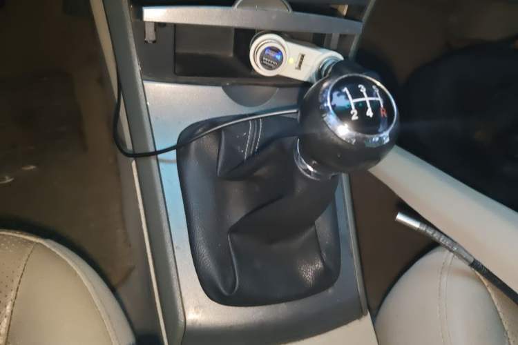 Used BYD L3 2012 1.5L Manual Comfort Edition Gear Lever