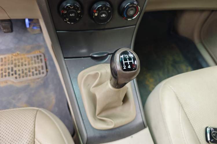 Used BYD L3 2012 1.5L Manual Comfort Edition Gear Lever