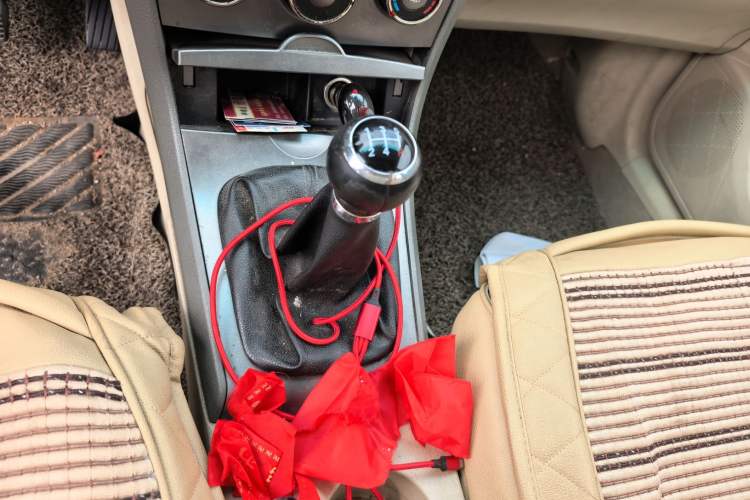 Used BYD L3 2012 1.5L Manual Comfort Edition Gear Lever
