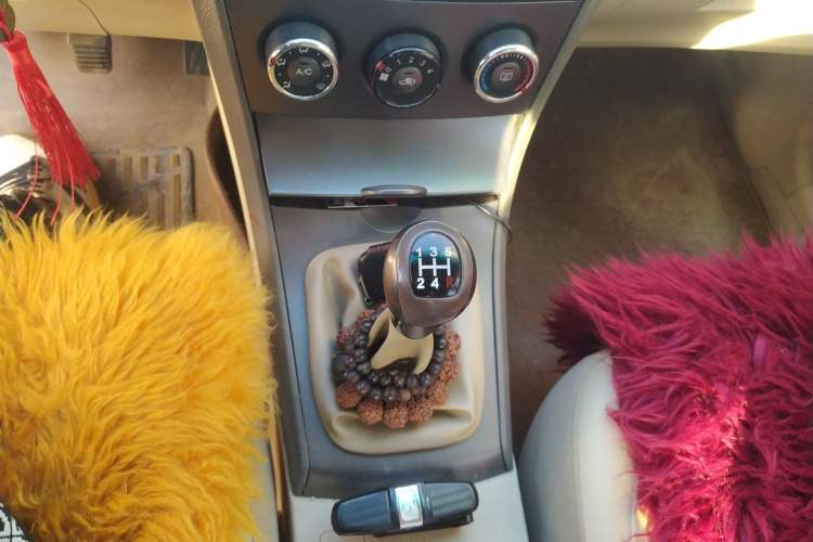 Used BYD L3 2012 1.5L Manual Comfort Edition Gear Lever