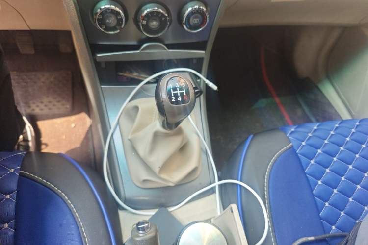 Used BYD L3 2012 1.5L Manual Comfort Edition Gear Lever