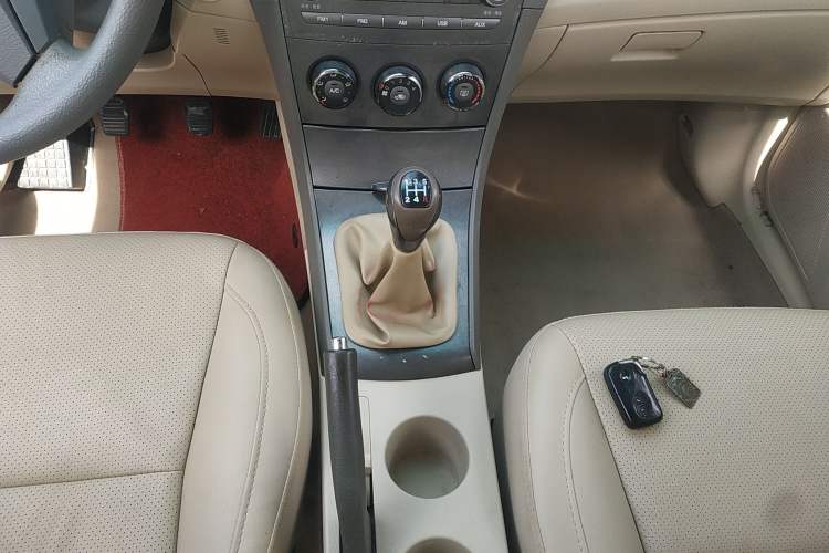 Used BYD L3 2012 1.5L Manual Comfort Edition Gear Lever