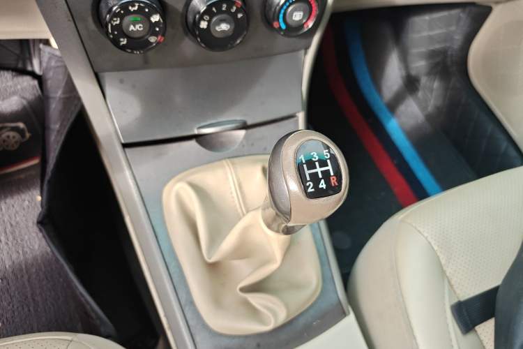Used BYD L3 2012 1.5L Manual Comfort Edition Gear Lever