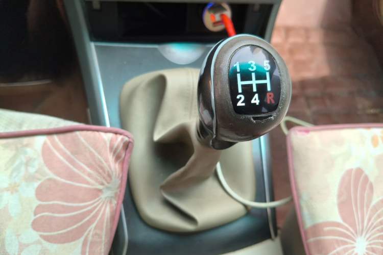 Used BYD L3 2012 1.5L Manual Comfort Edition Gear Lever