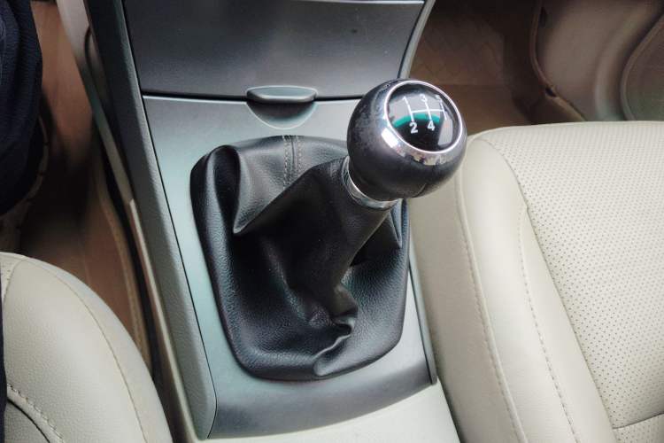 Used BYD L3 2012 1.5L Manual Comfort Edition Gear Lever