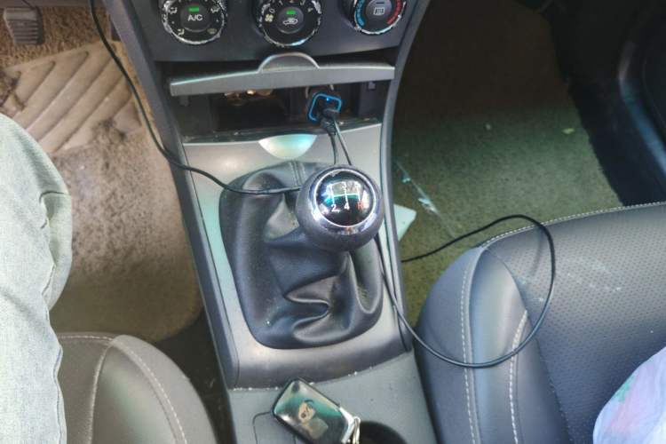 Used BYD L3 2012 1.5L Manual Comfort Edition Gear Lever