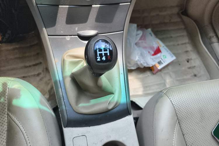 Used BYD L3 2012 1.5L Manual Comfort Edition Gear Lever